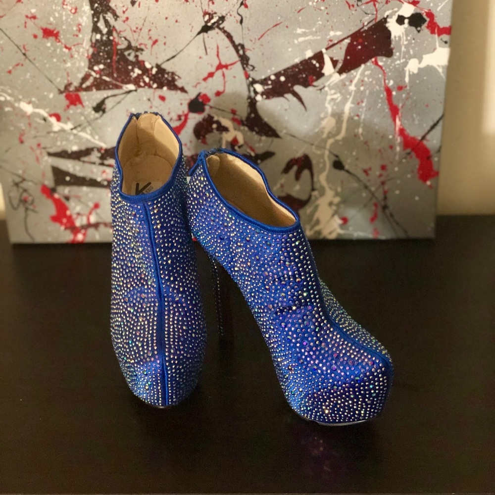 Shoes - Picture 2 of 4
